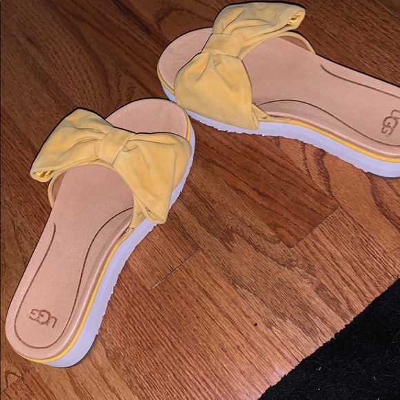 Ugg slides - Picture 3 of 4